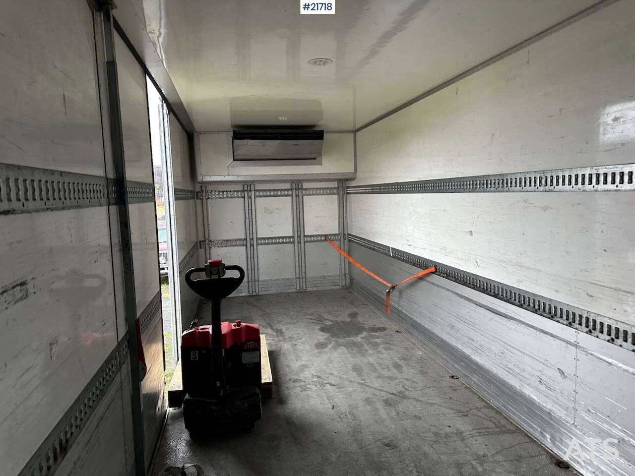 شاحنة مقفلة Mercedes Actros 1835 skapbil m/ Full sideåpning, aggregat, lift og 2 sett dekk: صورة 37