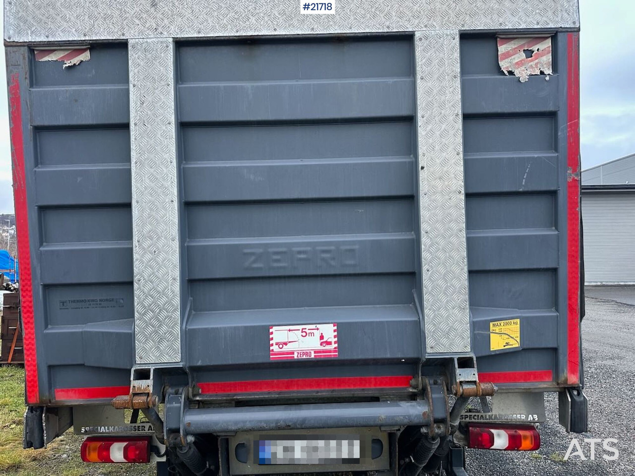 شاحنة مقفلة Mercedes Actros 1835 skapbil m/ Full sideåpning, aggregat, lift og 2 sett dekk: صورة 6