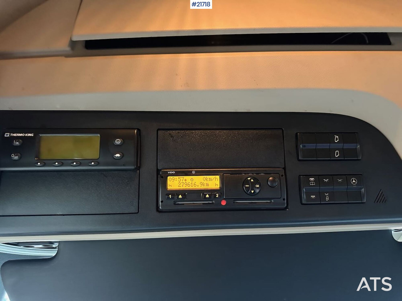 شاحنة مقفلة Mercedes Actros 1835 skapbil m/ Full sideåpning, aggregat, lift og 2 sett dekk: صورة 32