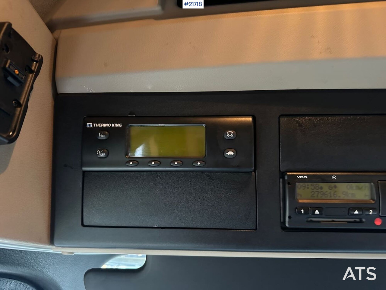 شاحنة مقفلة Mercedes Actros 1835 skapbil m/ Full sideåpning, aggregat, lift og 2 sett dekk: صورة 34