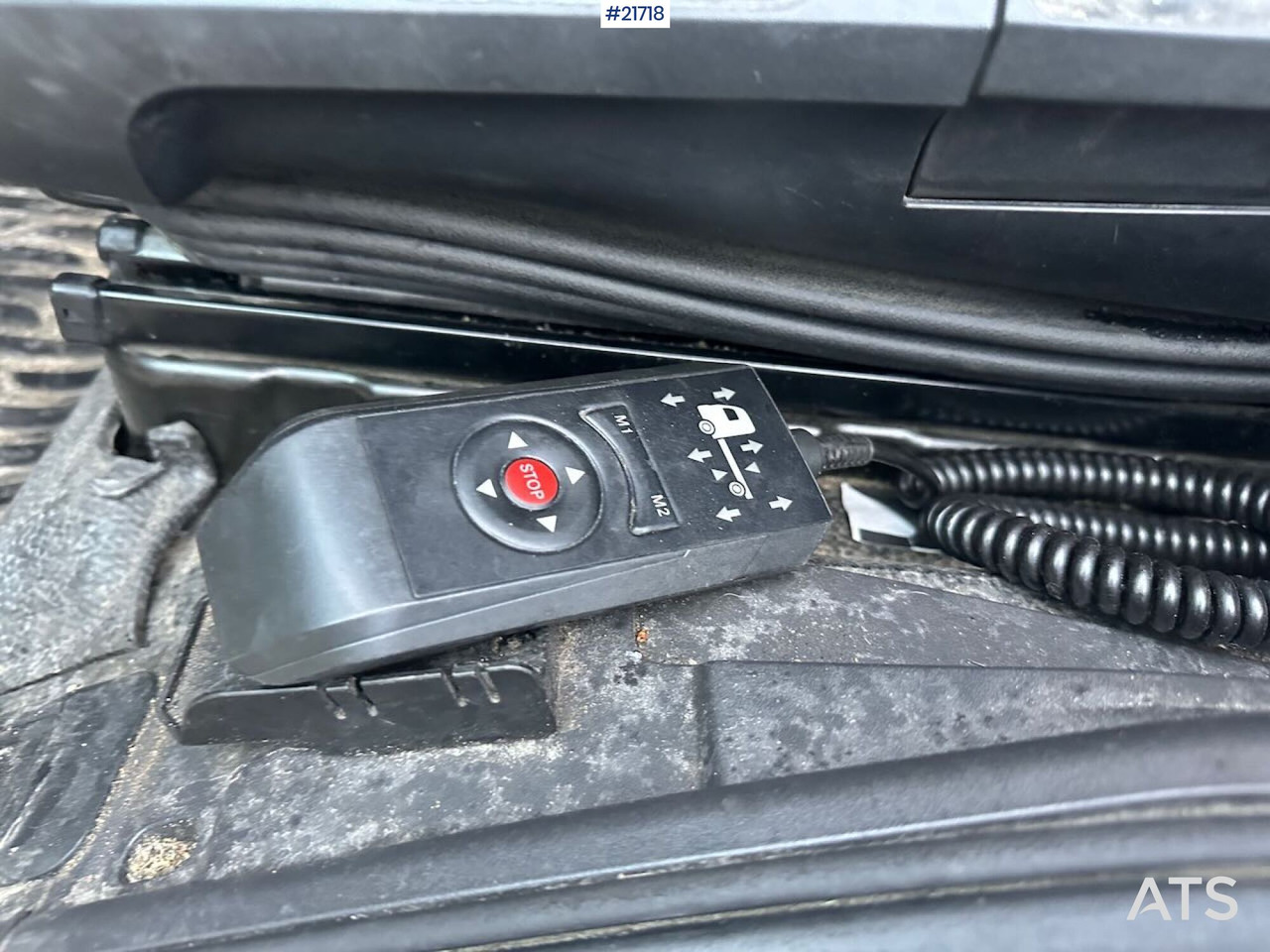 شاحنة مقفلة Mercedes Actros 1835 skapbil m/ Full sideåpning, aggregat, lift og 2 sett dekk: صورة 19