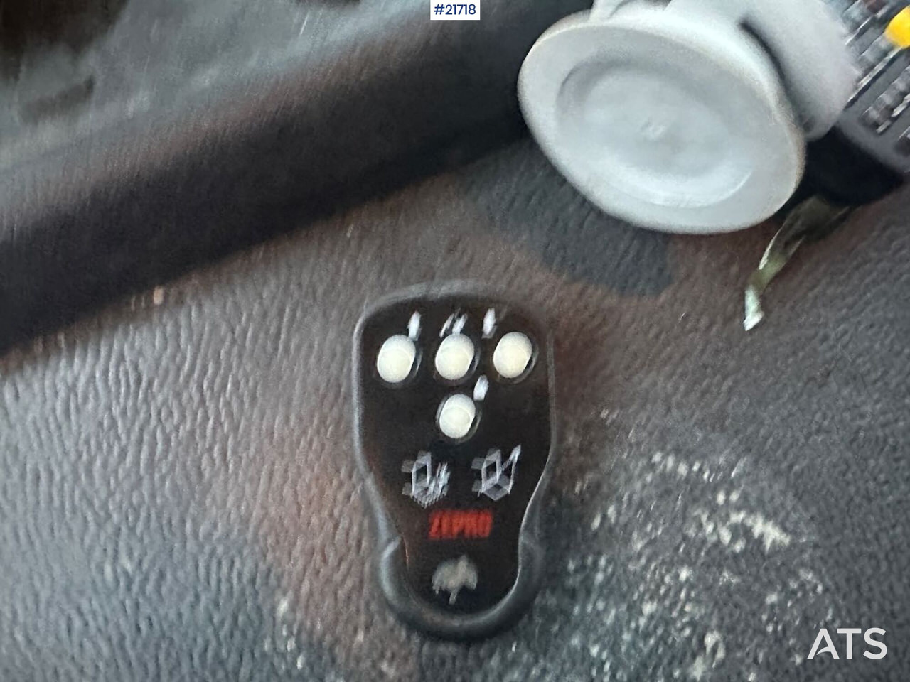 شاحنة مقفلة Mercedes Actros 1835 skapbil m/ Full sideåpning, aggregat, lift og 2 sett dekk: صورة 31