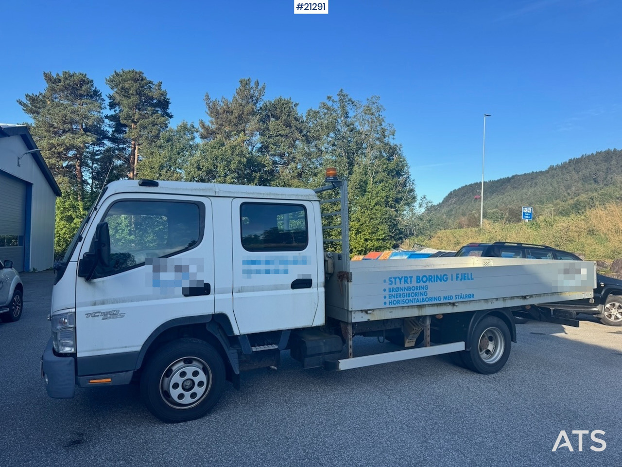 Mitsubishi Fuso Canter - شاحنات مسطحة: صورة 2 Mitsubishi Fuso Canter - شاحنات مسطحة: صورة 2