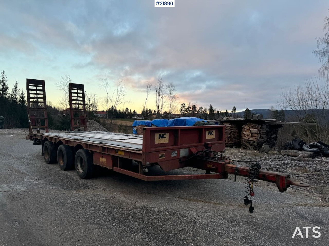 NC BT-24 3-akslet maskinkjerre - مقطورة مسطحة منخفضة: صورة 1 NC BT-24 3-akslet maskinkjerre - مقطورة مسطحة منخفضة: صورة 1