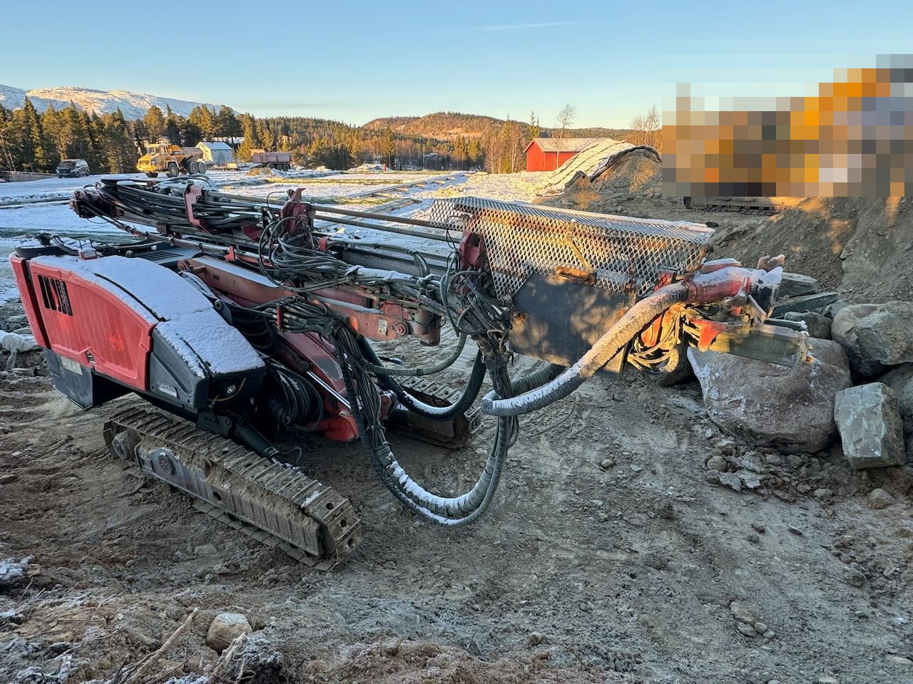 Sandvik Dino DC400RI Borerigg. Overhalt motor og hammer SE VIDEO - برج الحفر: صورة 4 Sandvik Dino DC400RI Borerigg. Overhalt motor og hammer SE VIDEO - برج الحفر: صورة 4