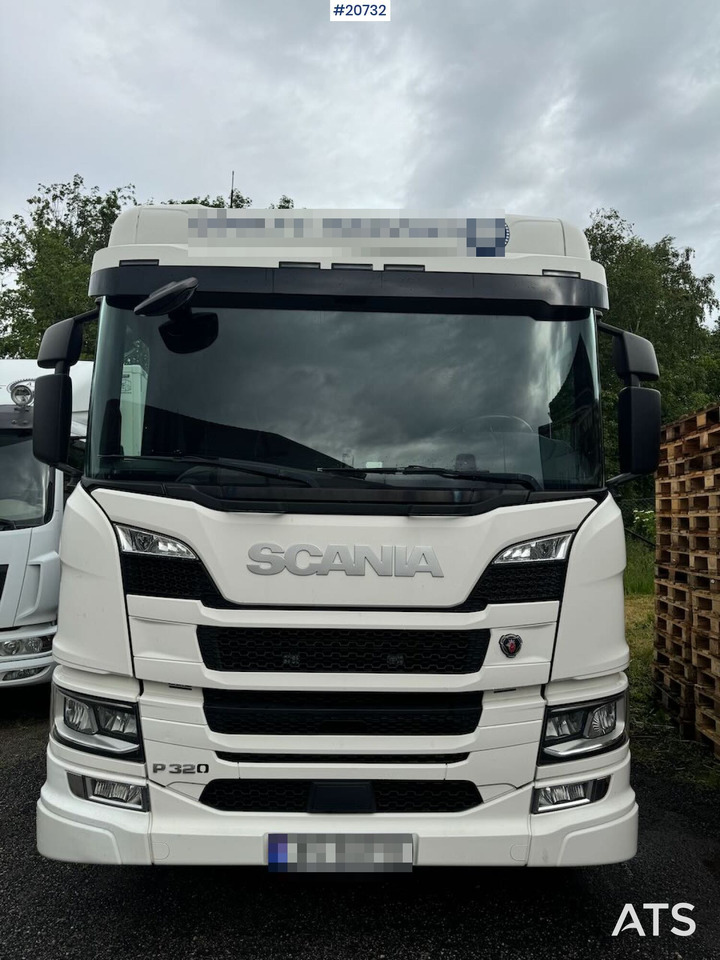 Scania P320 - شاحنات مسطحة, شاحنة كرين: صورة 4 Scania P320 - شاحنات مسطحة, شاحنة كرين: صورة 4