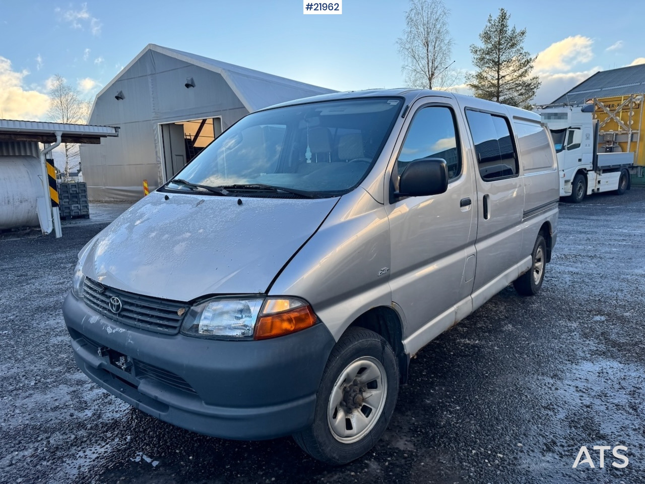 Toyota HIACE - فان: صورة 1 Toyota HIACE - فان: صورة 1