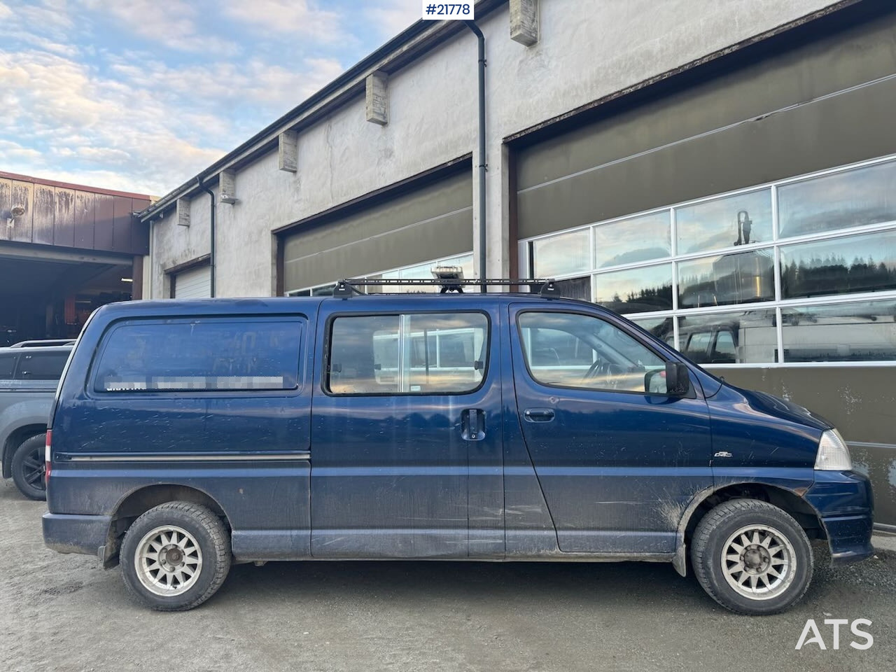 Toyota HIACE - فان: صورة 1 Toyota HIACE - فان: صورة 1