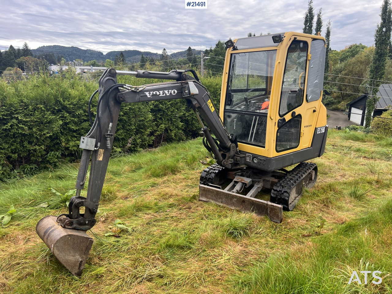 Volvo EC15B - حفارة مُصَّغرة: صورة 1 Volvo EC15B - حفارة مُصَّغرة: صورة 1