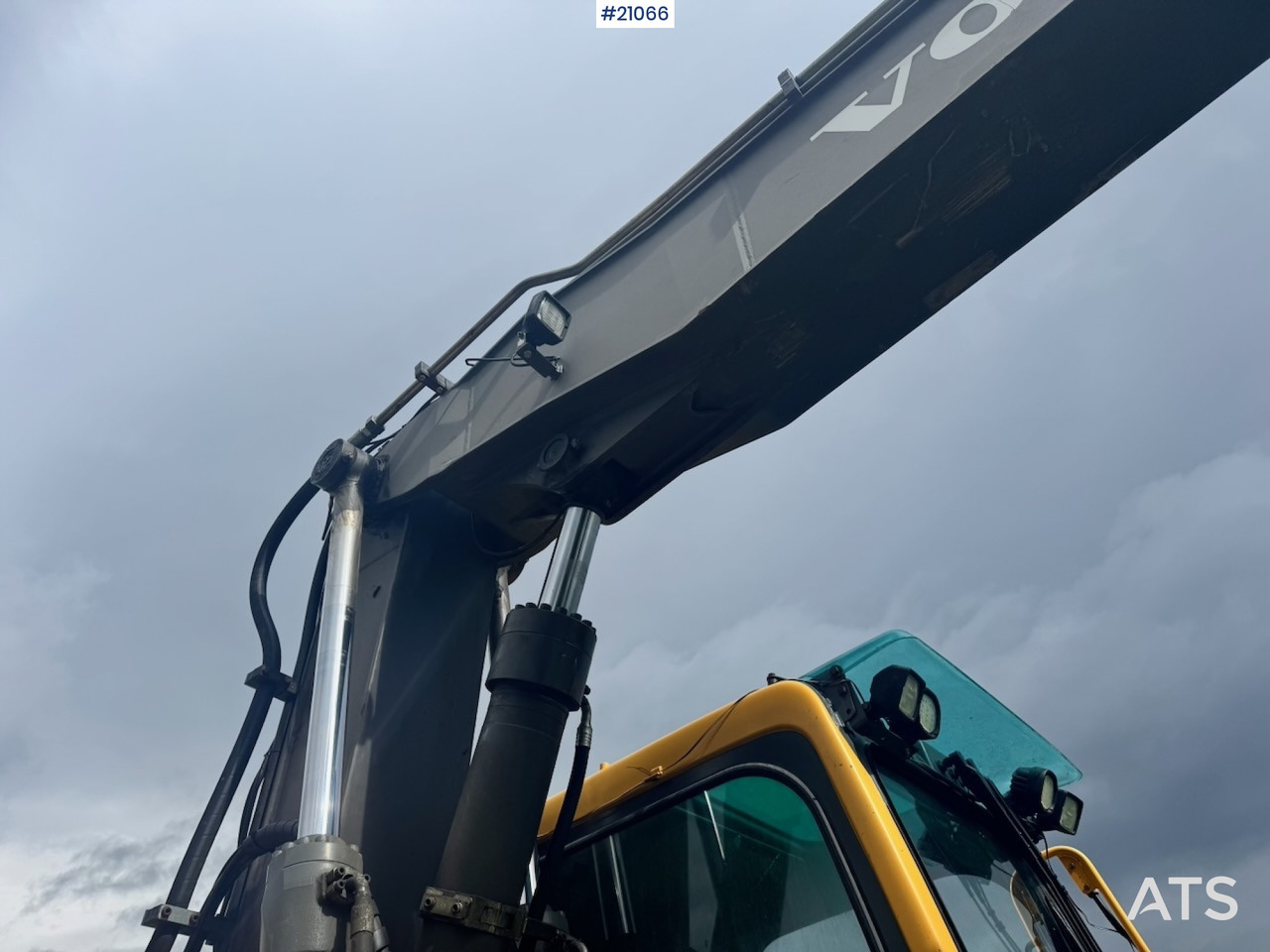 حفارة دولاب Volvo EW150B: صورة 32
