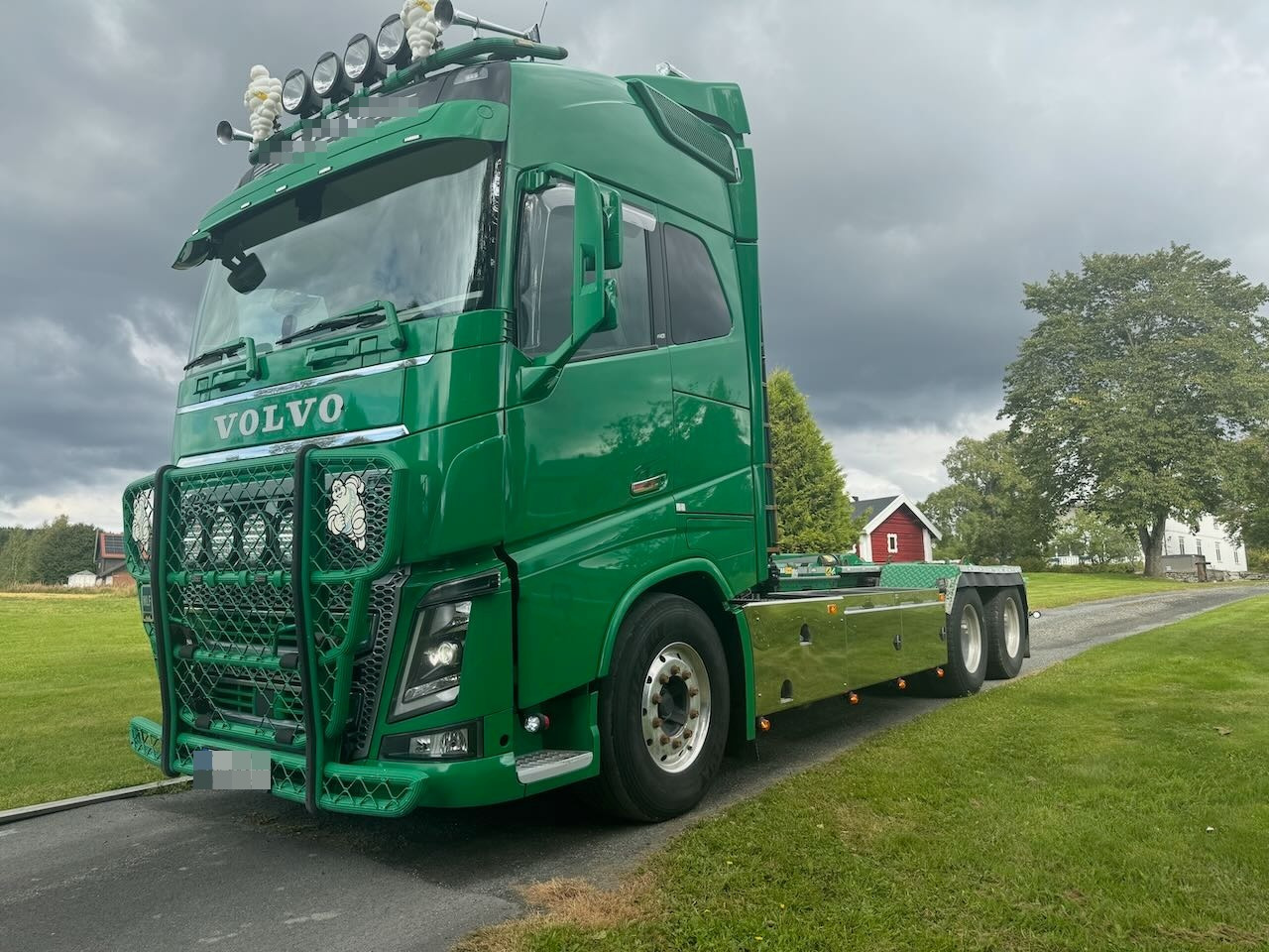 Volvo FH16 - شاحنة ذات خطاف: صورة 1 Volvo FH16 - شاحنة ذات خطاف: صورة 1