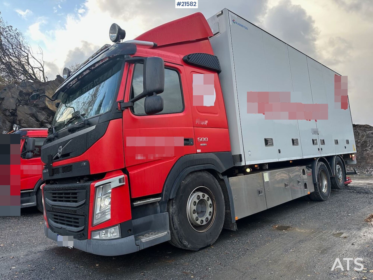 Volvo FM 500 6x2 skapbil m/ full sideåpning og lift. - شاحنة مقفلة: صورة 2 Volvo FM 500 6x2 skapbil m/ full sideåpning og lift. - شاحنة مقفلة: صورة 2