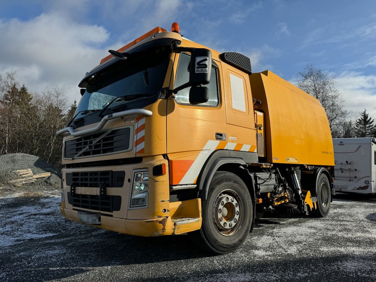 Volvo FM9 - سياره كنس شوارع: صورة 1 Volvo FM9 - سياره كنس شوارع: صورة 1
