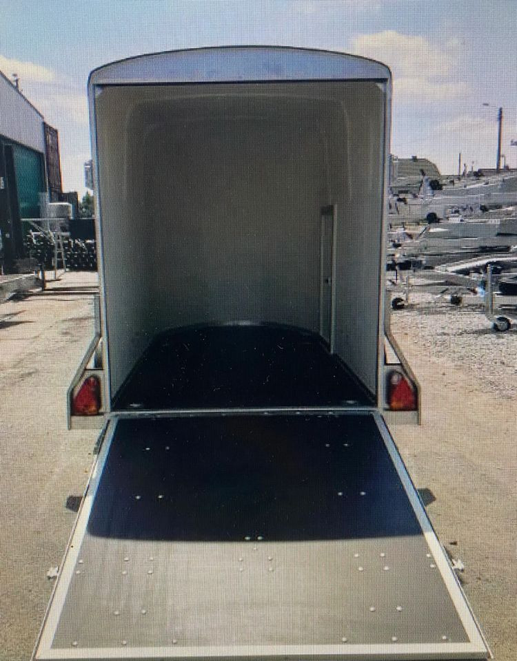 Niewiadów Furgon Niewiadów F1334 z trapem wjazdowym - مقطورة سيارة: صورة 4 Niewiadów Furgon Niewiadów F1334 z trapem wjazdowym - مقطورة سيارة: صورة 4