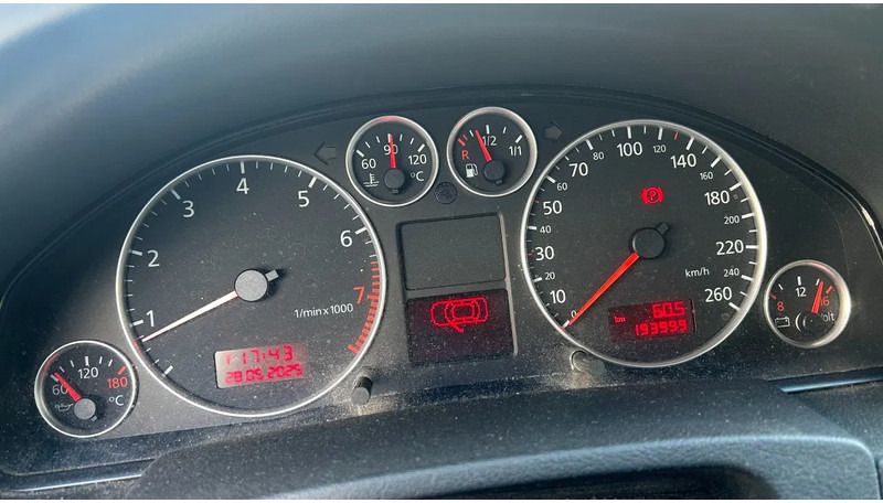 سيارة Audi 2.4 Benzine V6: صورة 7 سيارة Audi 2.4 Benzine V6: صورة 7