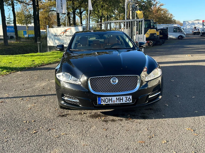 Jaguar XJ 3.0 V6D 275 PK /AUTOM / PANO DAK / VOL LEDER / MERIDAN / EXPORT PRICE - سيدان: صورة 4 Jaguar XJ 3.0 V6D 275 PK /AUTOM / PANO DAK / VOL LEDER / MERIDAN / EXPORT PRICE - سيدان: صورة 4