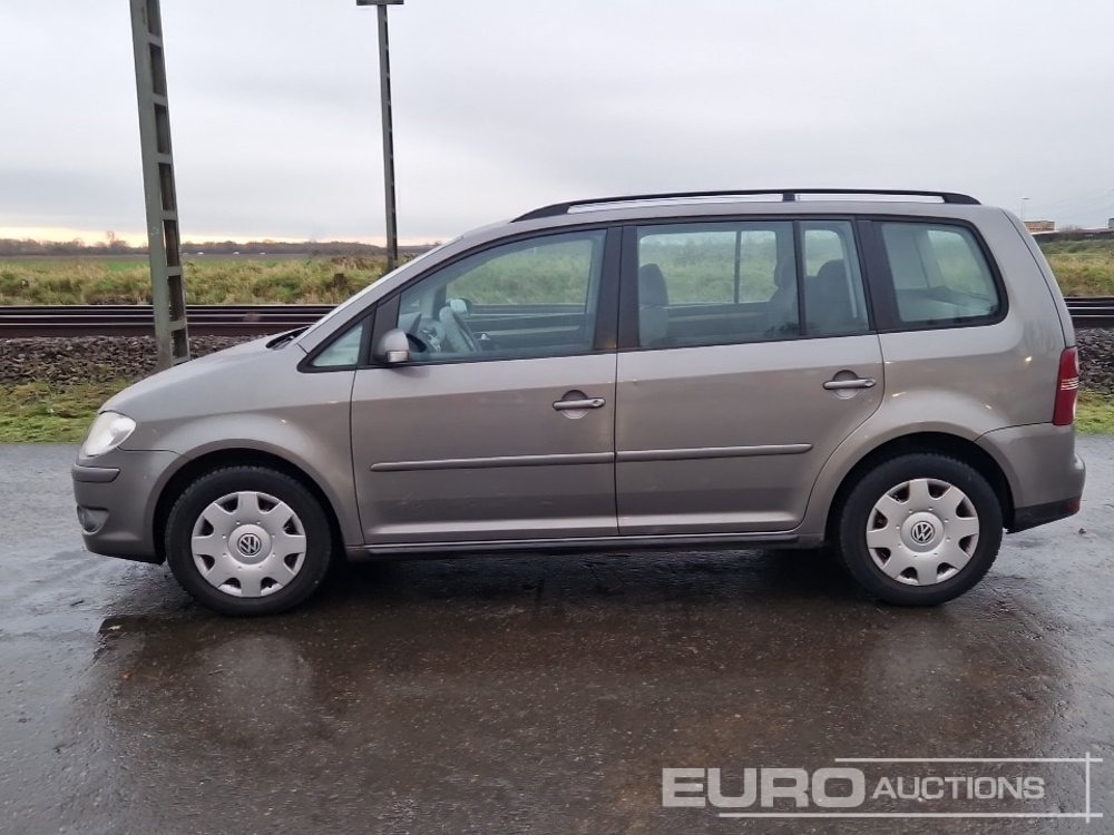 2008 Volkswagen Touran - سيارة: صورة 2 2008 Volkswagen Touran - سيارة: صورة 2