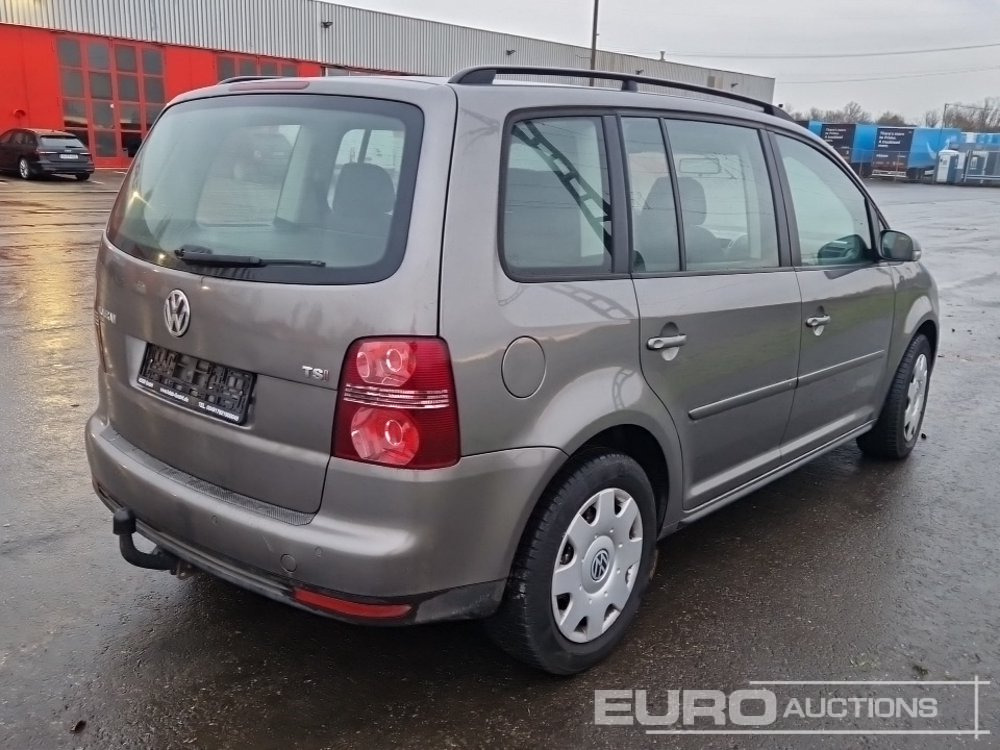 2008 Volkswagen Touran - سيارة: صورة 5 2008 Volkswagen Touran - سيارة: صورة 5