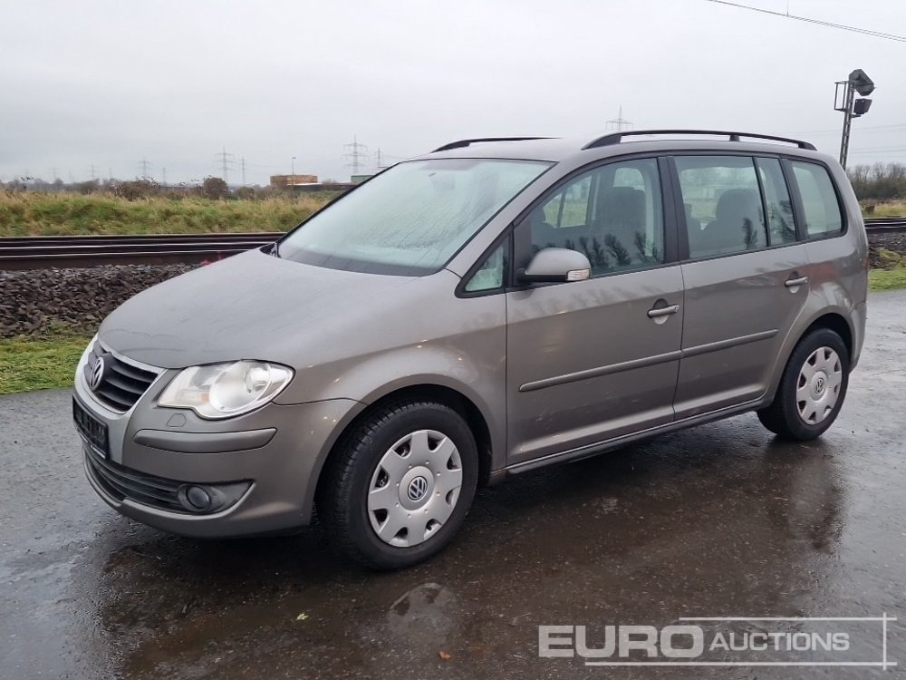 2008 Volkswagen Touran - سيارة: صورة 1 2008 Volkswagen Touran - سيارة: صورة 1