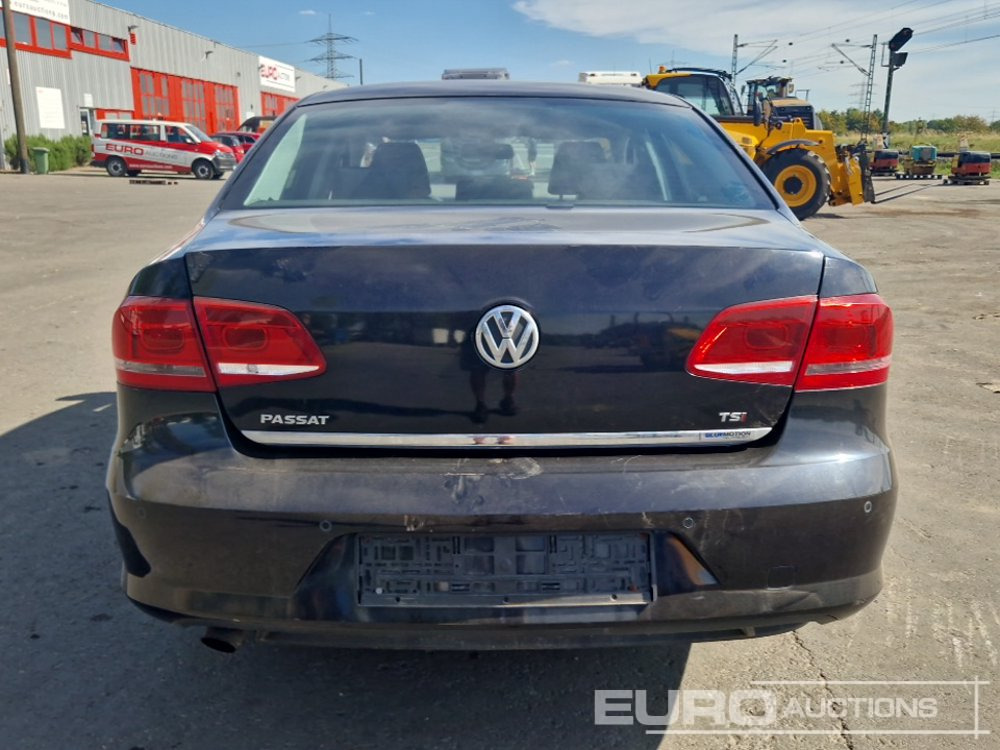 2011 Volkswagen Passat - سيارة: صورة 4 2011 Volkswagen Passat - سيارة: صورة 4