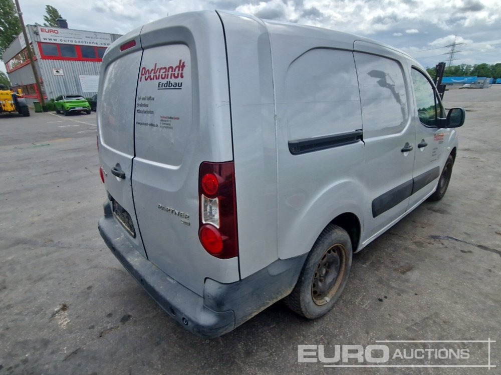 2012 Peugeot Partner - فان المدمجة: صورة 5 2012 Peugeot Partner - فان المدمجة: صورة 5