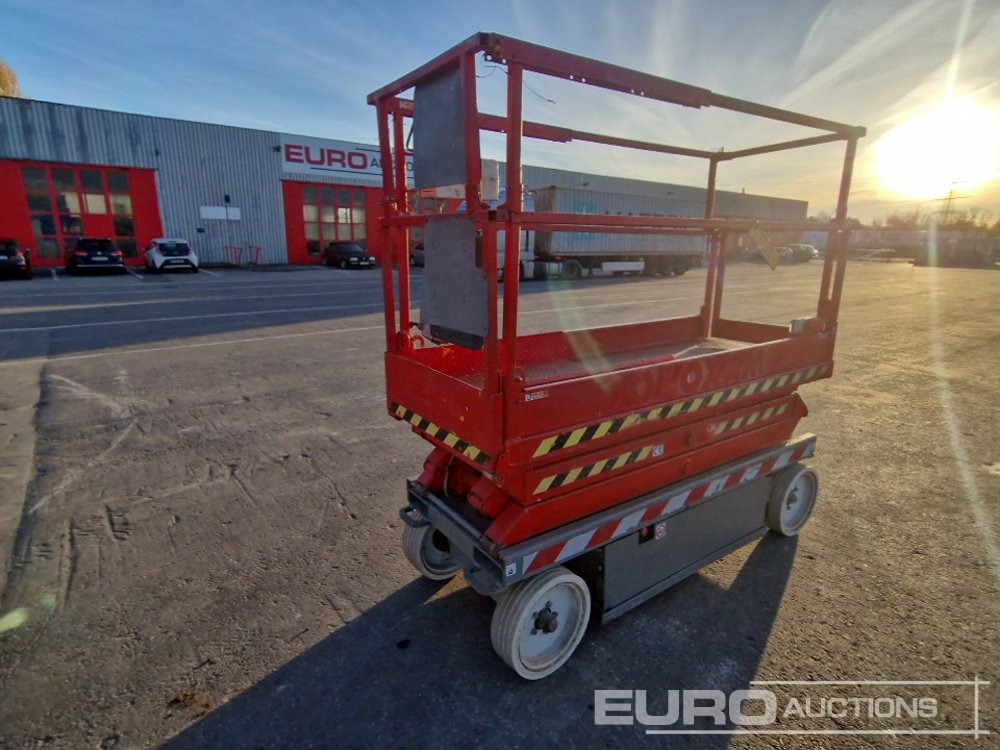 2013 SkyJack SJIII-3220 - رافعة هيدروليكية مقصية: صورة 1 2013 SkyJack SJIII-3220 - رافعة هيدروليكية مقصية: صورة 1