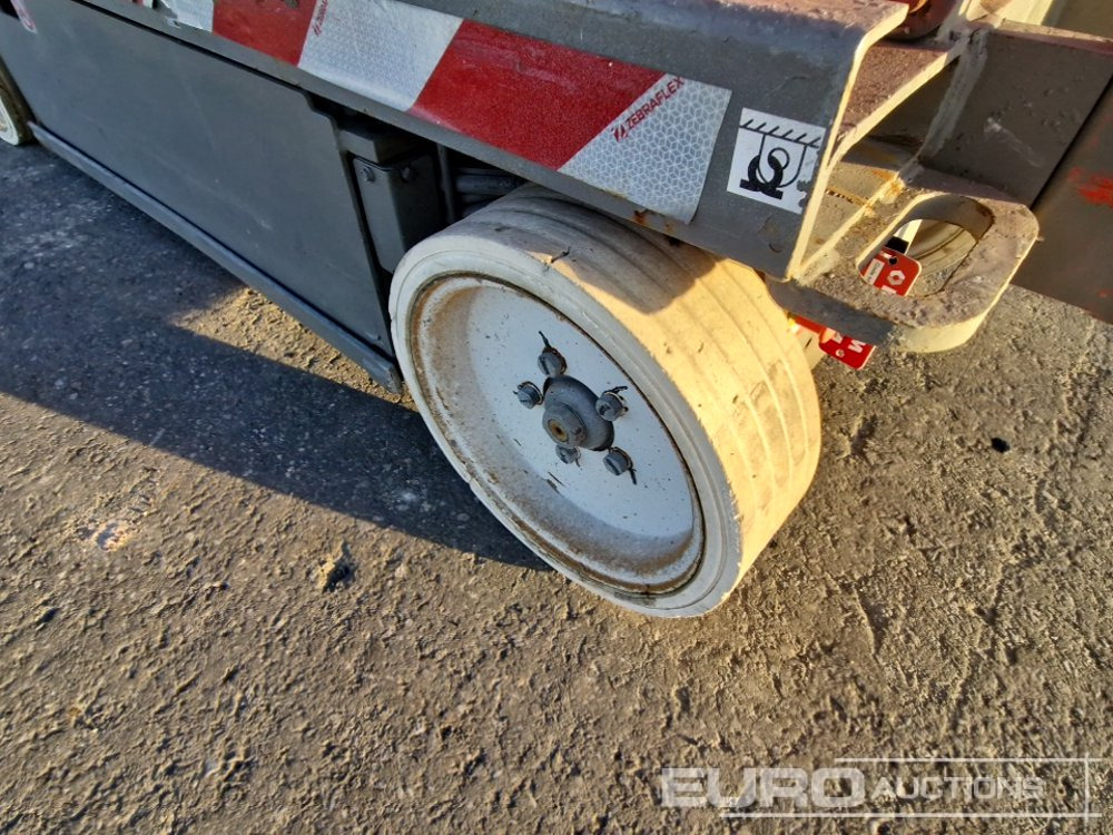 رافعة هيدروليكية مقصية 2013 SkyJack SJIII-3220: صورة 8