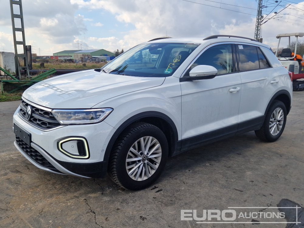 2024 Volkswagen T-Roc - سيارة دفع رباعي: صورة 1 2024 Volkswagen T-Roc - سيارة دفع رباعي: صورة 1