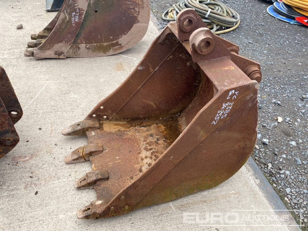28" Digging Bucket 45mm Pin to suit 4-6 Ton Excavator - بكت: صورة 1 28" Digging Bucket 45mm Pin to suit 4-6 Ton Excavator - بكت: صورة 1