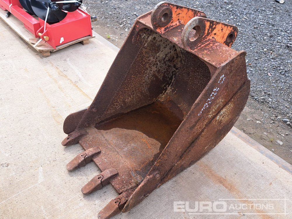 30" Digging Bucket 45mm Pin to suit 4-6 Ton Excavator (Spares) - بكت: صورة 2 30" Digging Bucket 45mm Pin to suit 4-6 Ton Excavator (Spares) - بكت: صورة 2