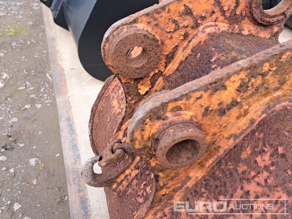 30" Digging Bucket 45mm Pin to suit 4-6 Ton Excavator (Spares) - بكت: صورة 5 30" Digging Bucket 45mm Pin to suit 4-6 Ton Excavator (Spares) - بكت: صورة 5