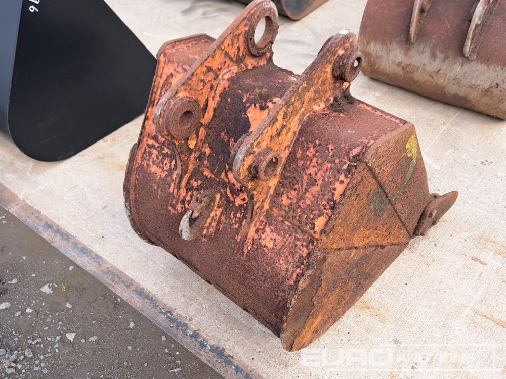 30" Digging Bucket 45mm Pin to suit 4-6 Ton Excavator (Spares) - بكت: صورة 4 30" Digging Bucket 45mm Pin to suit 4-6 Ton Excavator (Spares) - بكت: صورة 4