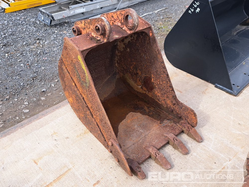 30" Digging Bucket 45mm Pin to suit 4-6 Ton Excavator (Spares) - بكت: صورة 1 30" Digging Bucket 45mm Pin to suit 4-6 Ton Excavator (Spares) - بكت: صورة 1