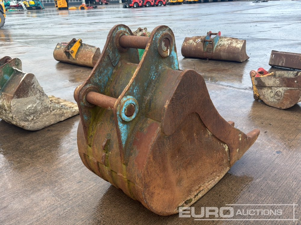 32" Digging Bucket 80mm Pin to suit 20 Ton Excavator - بكت: صورة 4 32" Digging Bucket 80mm Pin to suit 20 Ton Excavator - بكت: صورة 4