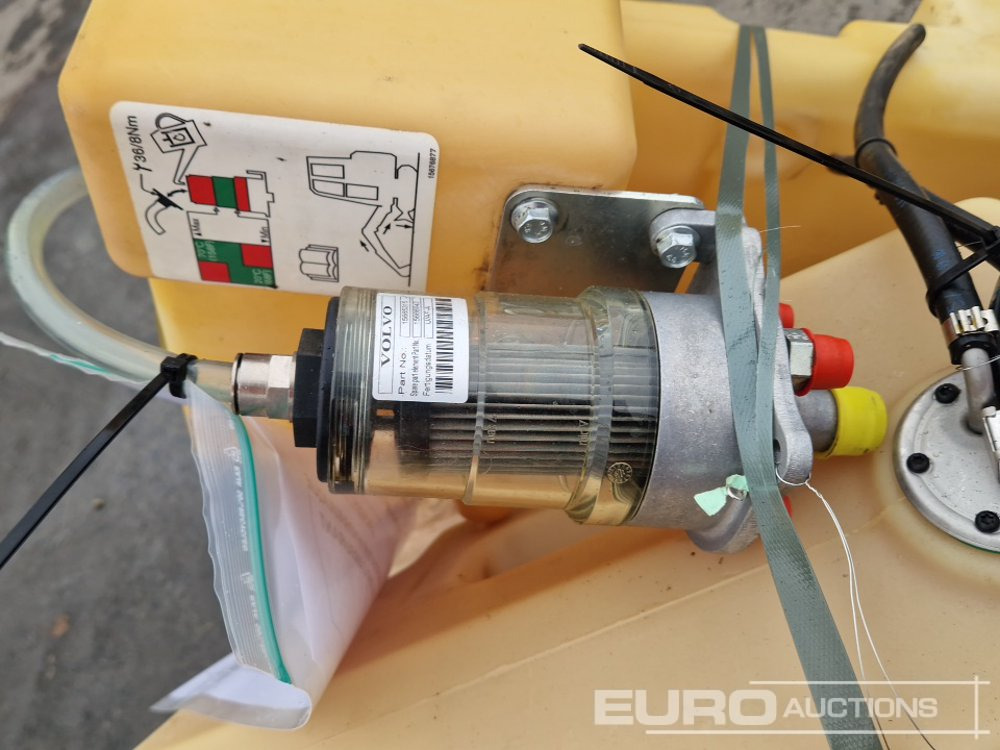 Hydraulic Tank to suit Volvo ECR50D (2 of) - قطع غيار - حفارة: صورة 5 Hydraulic Tank to suit Volvo ECR50D (2 of) - قطع غيار - حفارة: صورة 5