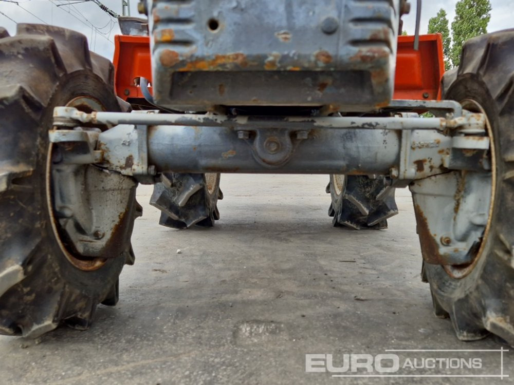 جرار صغير Kubota A17: صورة 11