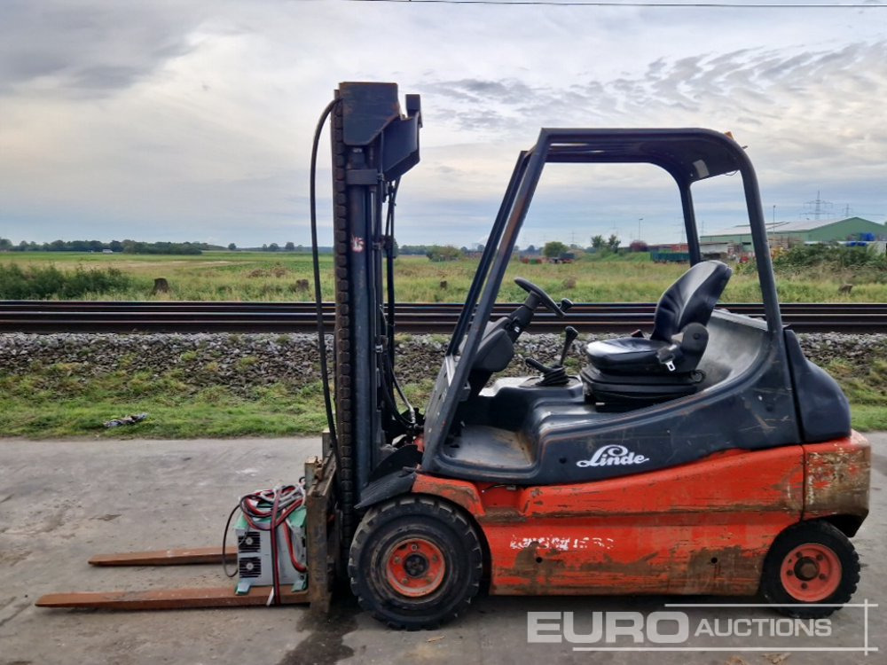 Linde E30 - رافعة شوكية: صورة 2 Linde E30 - رافعة شوكية: صورة 2