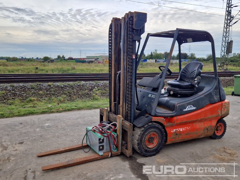 Linde E30 - رافعة شوكية: صورة 1 Linde E30 - رافعة شوكية: صورة 1