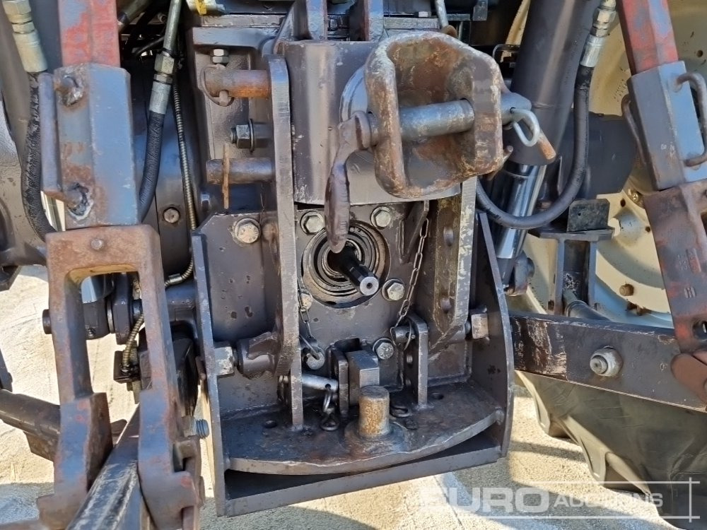 جرار Massey Ferguson 8140: صورة 19