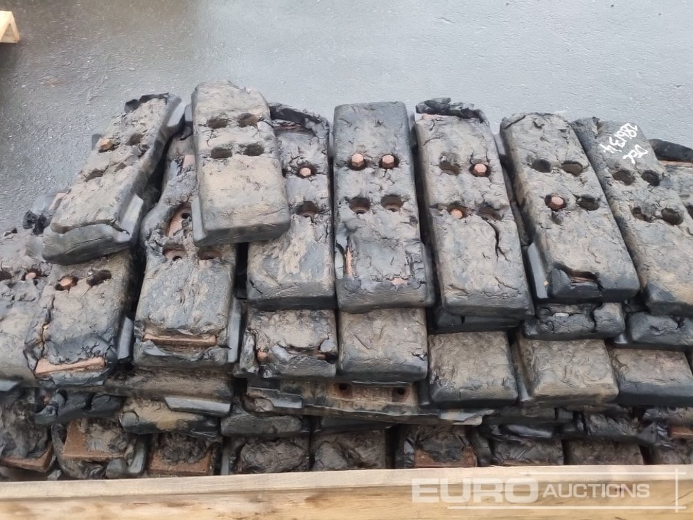 Pallet of 500mm Rubber Block Pads - قطع غيار - حفارة: صورة 4 Pallet of 500mm Rubber Block Pads - قطع غيار - حفارة: صورة 4
