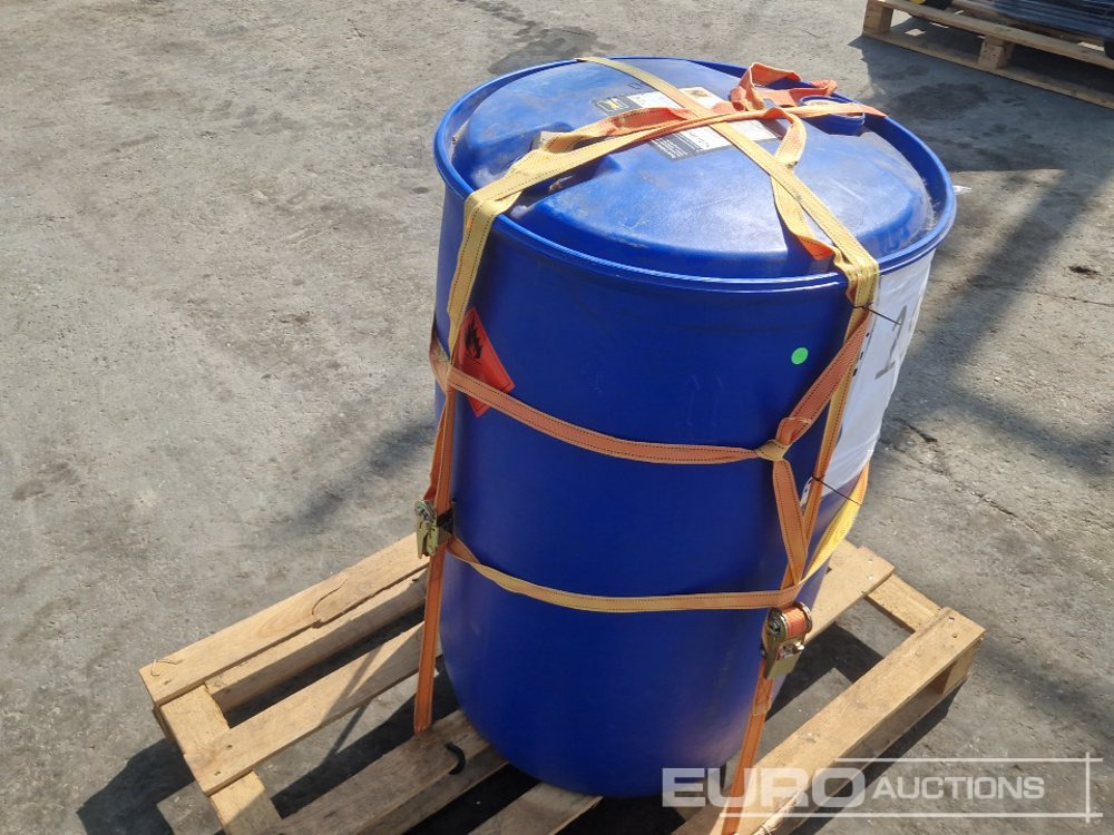 Pallet of AntiFreeze, 210Litre - معدات البناء: صورة 1 Pallet of AntiFreeze, 210Litre - معدات البناء: صورة 1