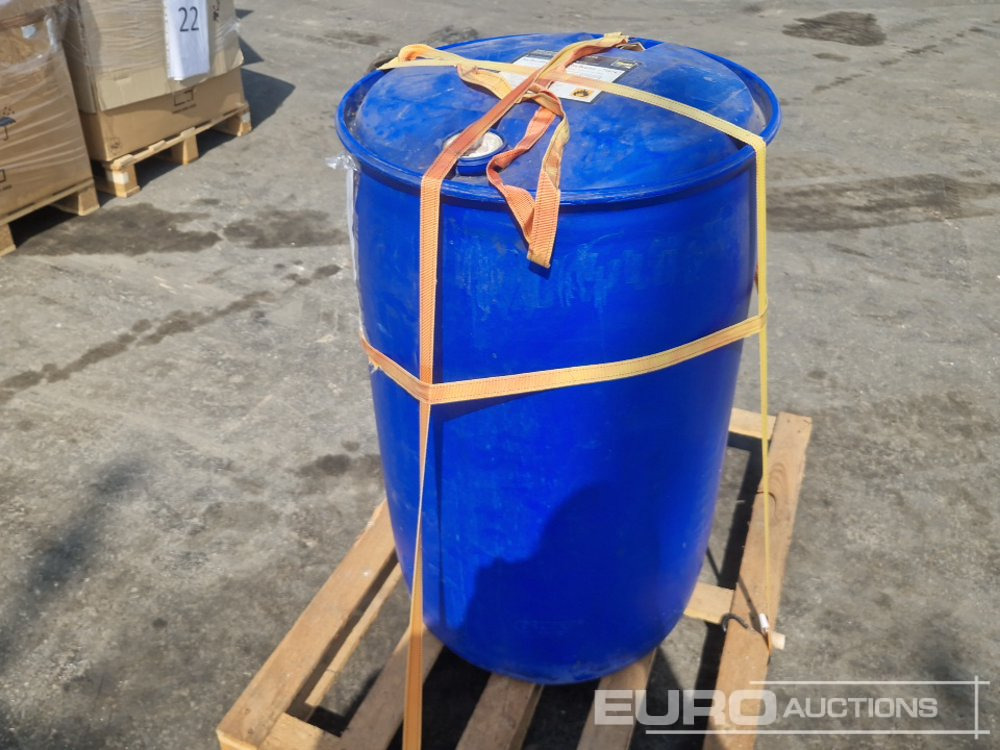 Pallet of AntiFreeze, 210Litre - معدات البناء: صورة 2 Pallet of AntiFreeze, 210Litre - معدات البناء: صورة 2