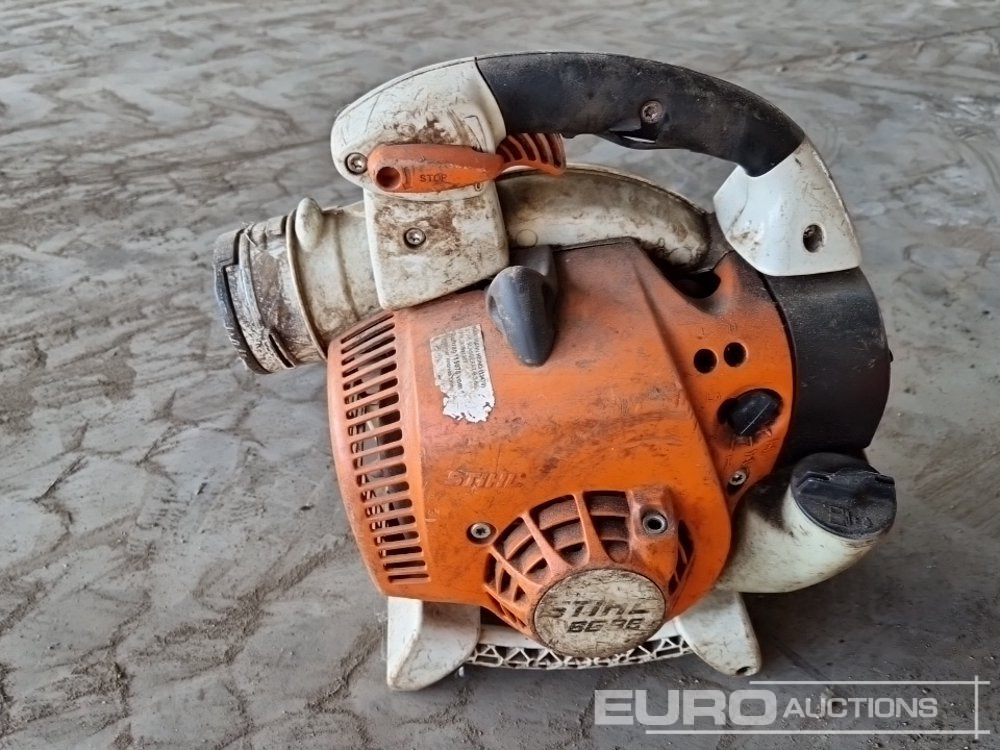 Stihl Leaf Blower (2 of) - معدات البناء: صورة 5 Stihl Leaf Blower (2 of) - معدات البناء: صورة 5