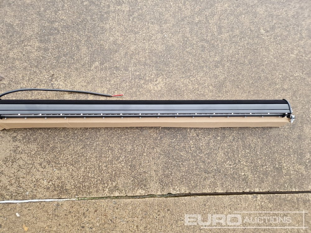 معدات البناء Unused 32" 300W Combo Beam LED Light Bar, Mounting Brackets, IP68 Waterproof: صورة 7