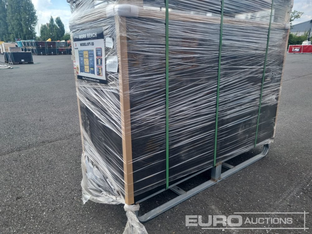 Unused 5' Work Bench, 3 Drawers, 2 Cabinets - معدات الورش: صورة 3 Unused 5' Work Bench, 3 Drawers, 2 Cabinets - معدات الورش: صورة 3