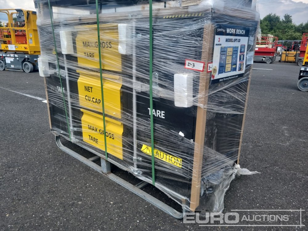 Unused 5' Work Bench, 3 Drawers, 2 Cabinets - معدات الورش: صورة 1 Unused 5' Work Bench, 3 Drawers, 2 Cabinets - معدات الورش: صورة 1