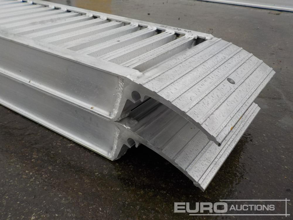 Unused CLM 85.25 Aluminium Loading Ramps (2of) 2920kg Capacity, 2500mm Length - منحدر تحميل: صورة 4 Unused CLM 85.25 Aluminium Loading Ramps (2of) 2920kg Capacity, 2500mm Length - منحدر تحميل: صورة 4