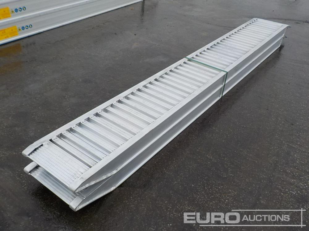 Unused CLM 85.25 Aluminium Loading Ramps (2of) 2920kg Capacity, 2500mm Length - منحدر تحميل: صورة 1 Unused CLM 85.25 Aluminium Loading Ramps (2of) 2920kg Capacity, 2500mm Length - منحدر تحميل: صورة 1