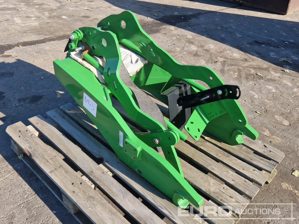 Unused John Deere Front Loader with Joystick, Parallel Leveling, Hydraulic EURO Quick Coupler, Support Leg, Hydraulic Damping, Lifting Capacity: 2,000kg, Lifiting Height: 4.1m to suit John Deere 6110M - الآلات الزراعية: صورة 4 Unused John Deere Front Loader with Joystick, Parallel Leveling, Hydraulic EURO Quick Coupler, Support Leg, Hydraulic Damping, Lifting Capacity: 2,000kg, Lifiting Height: 4.1m to suit John Deere 6110M - الآلات الزراعية: صورة 4