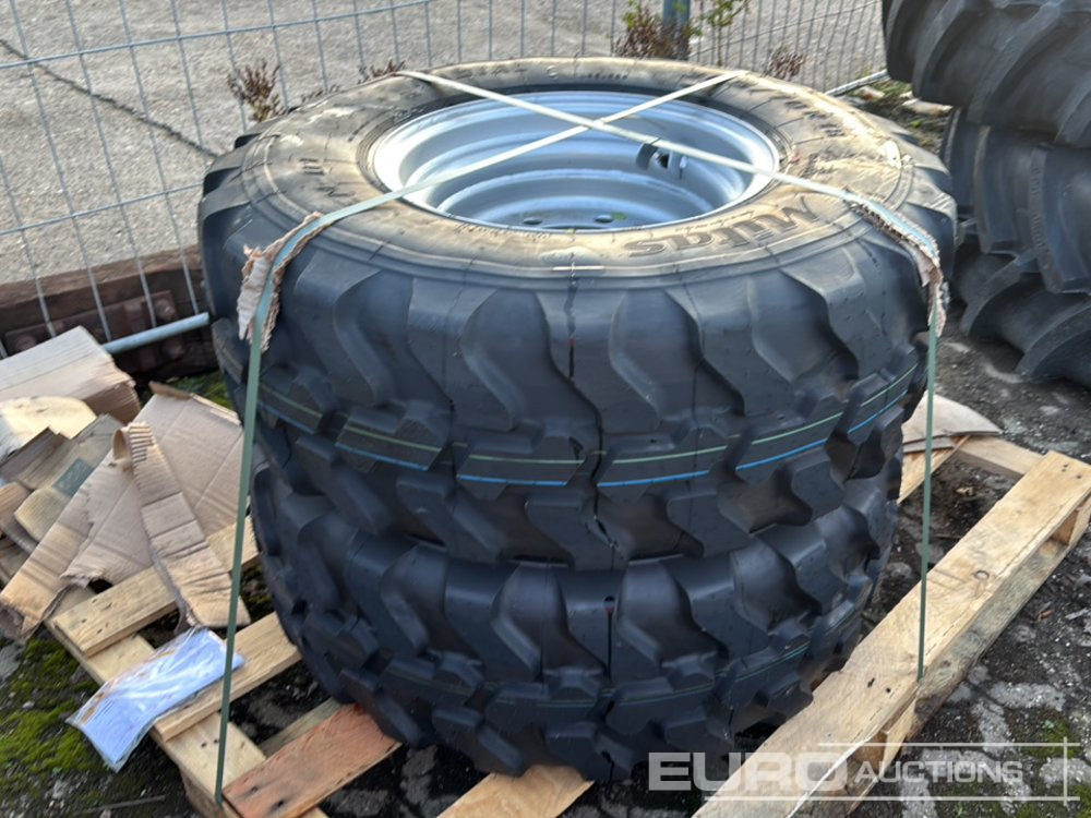 Unused Mitas 365/70R18 Tyre & Rim (2 of) - إطارات: صورة 4 Unused Mitas 365/70R18 Tyre & Rim (2 of) - إطارات: صورة 4